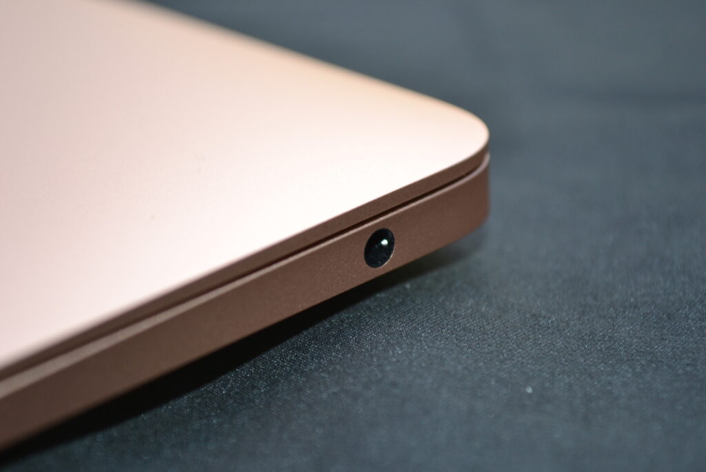 Apple MacBook Air M1 Gold Review - Headphone Jack