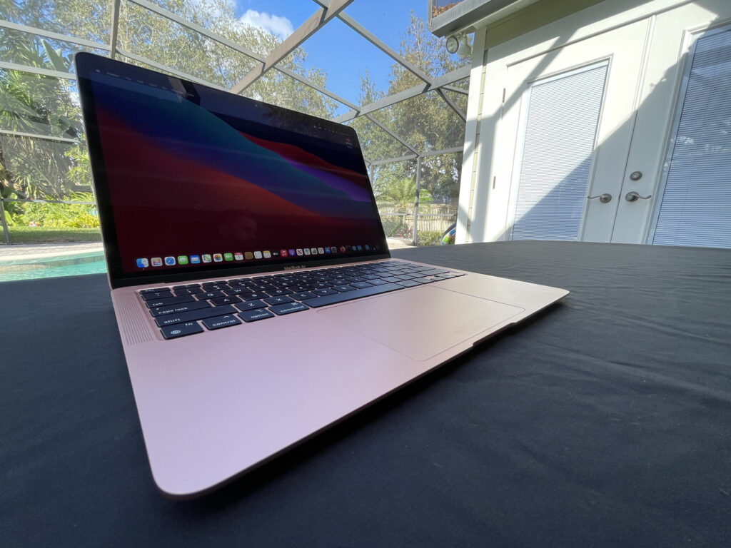 Apple MacBook Air M1 Performance Test Review  From the Side
